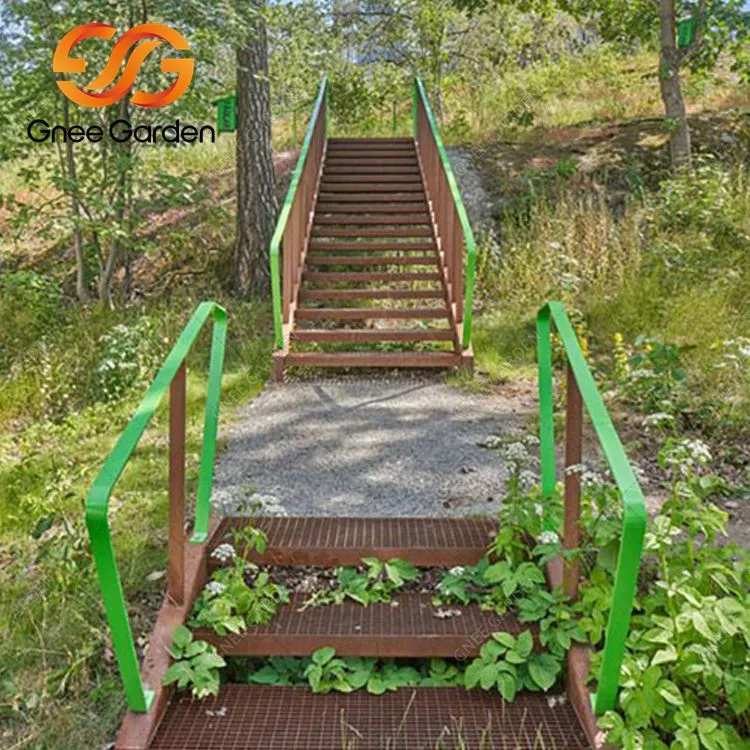 Grisiau Gardd Dur Rhwdlyd Hindreulio